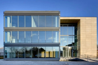 Edificio de estructura de acero con pared de cortina de vidrio para proyecto comercial